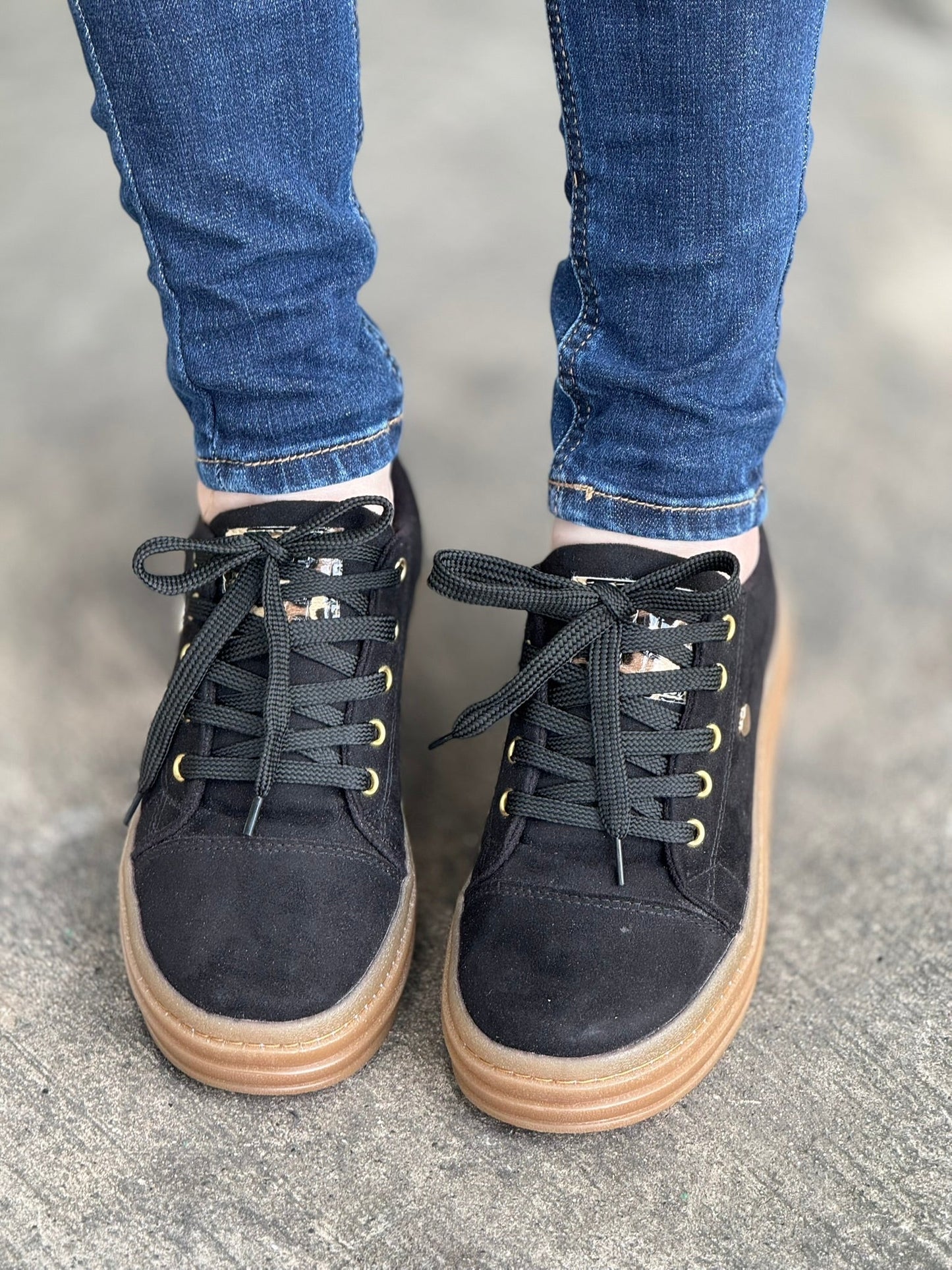 gid://shopify/MediaImage/24532742635614