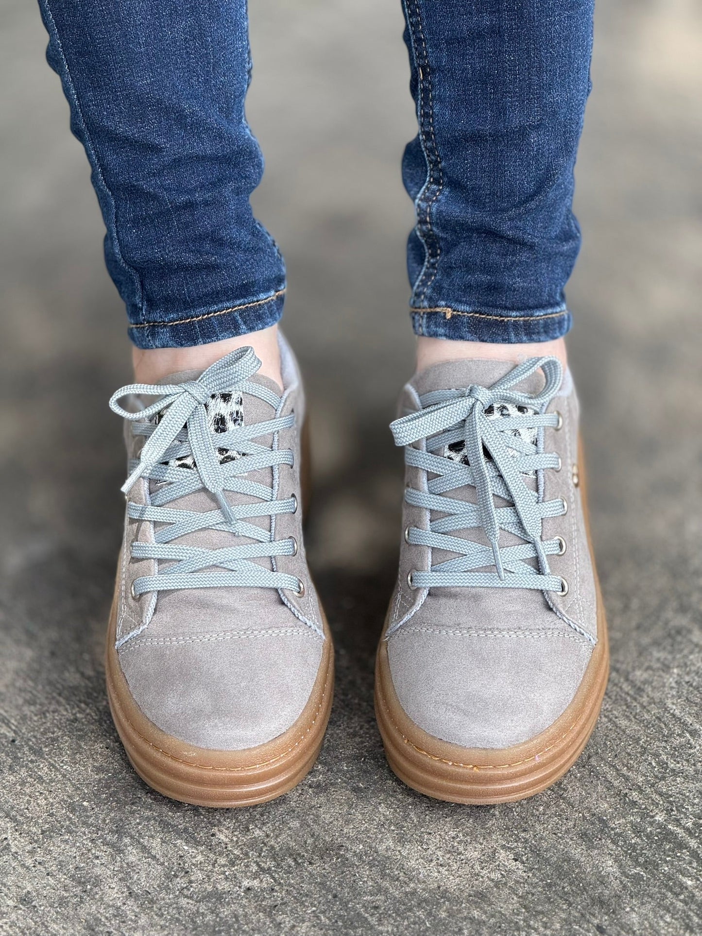 gid://shopify/MediaImage/24532742701150